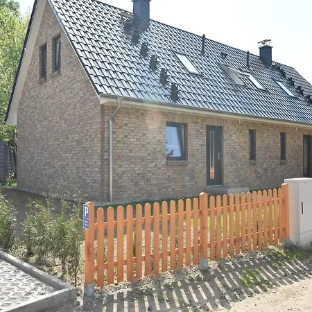 Ferienhaus Rustic Retreat With Fireplace, Cleaning Included *