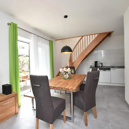 Rustic Retreat With Fireplace, Cleaning Included Ferienhaus *